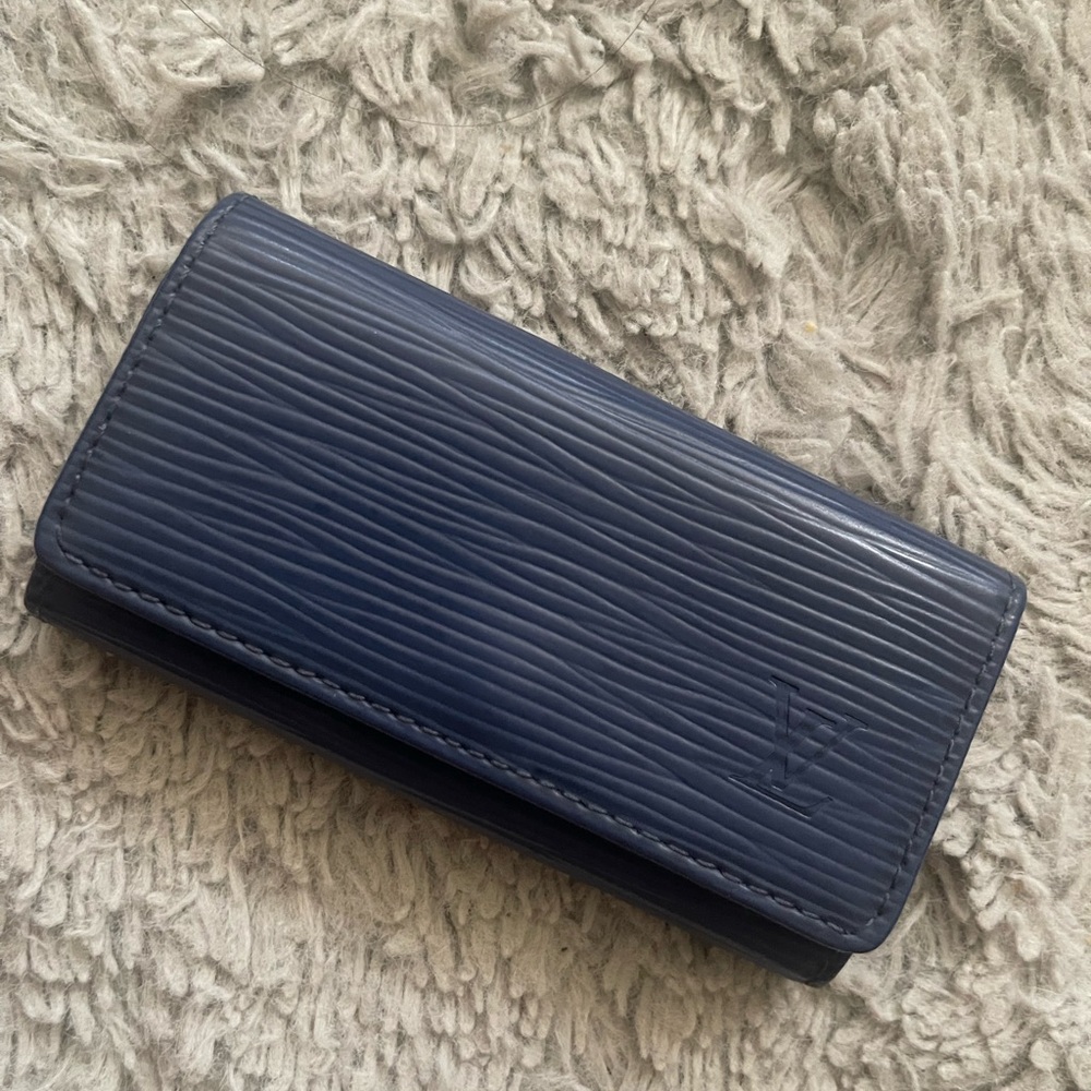 Louis Vuitton 4key holder in epi blue